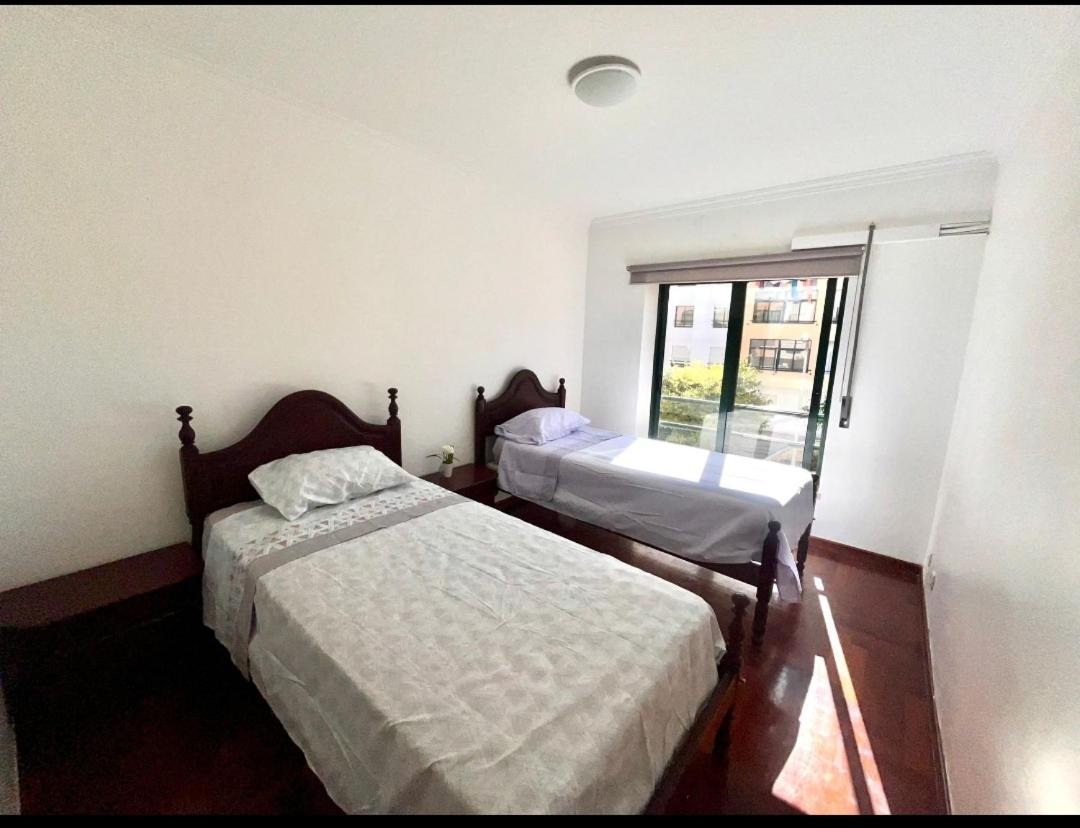 Quarto Boa Localizacao Com Cozinha E Casa De Banho Daire Caparica Dış mekan fotoğraf