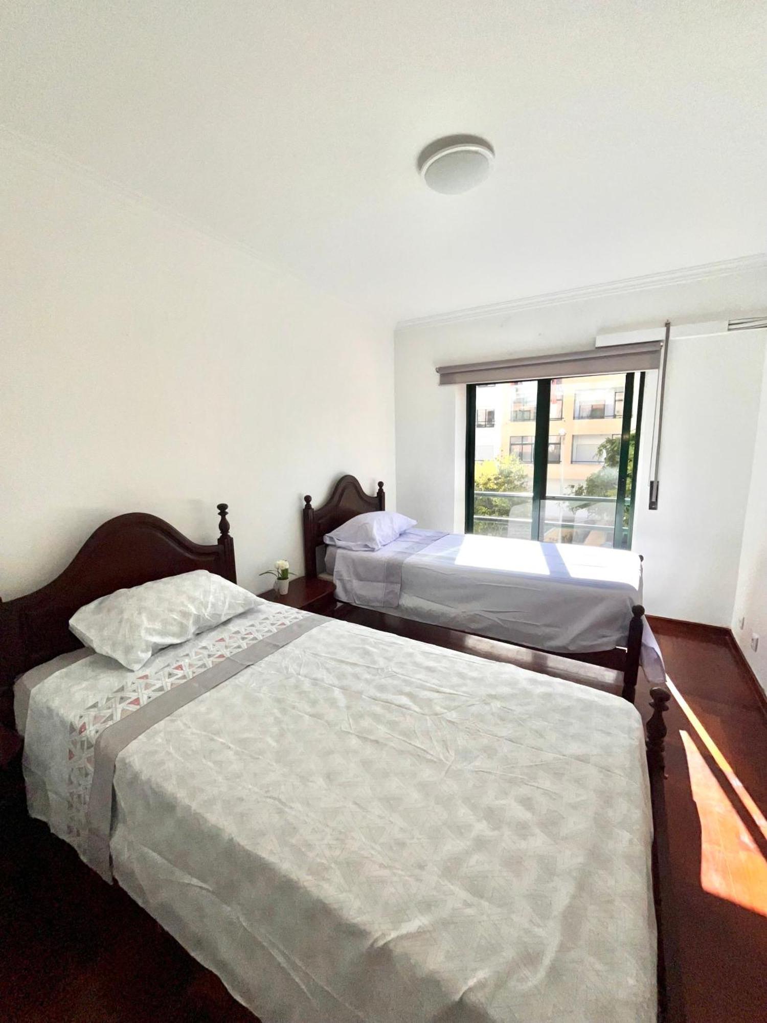 Quarto Boa Localizacao Com Cozinha E Casa De Banho Daire Caparica Dış mekan fotoğraf
