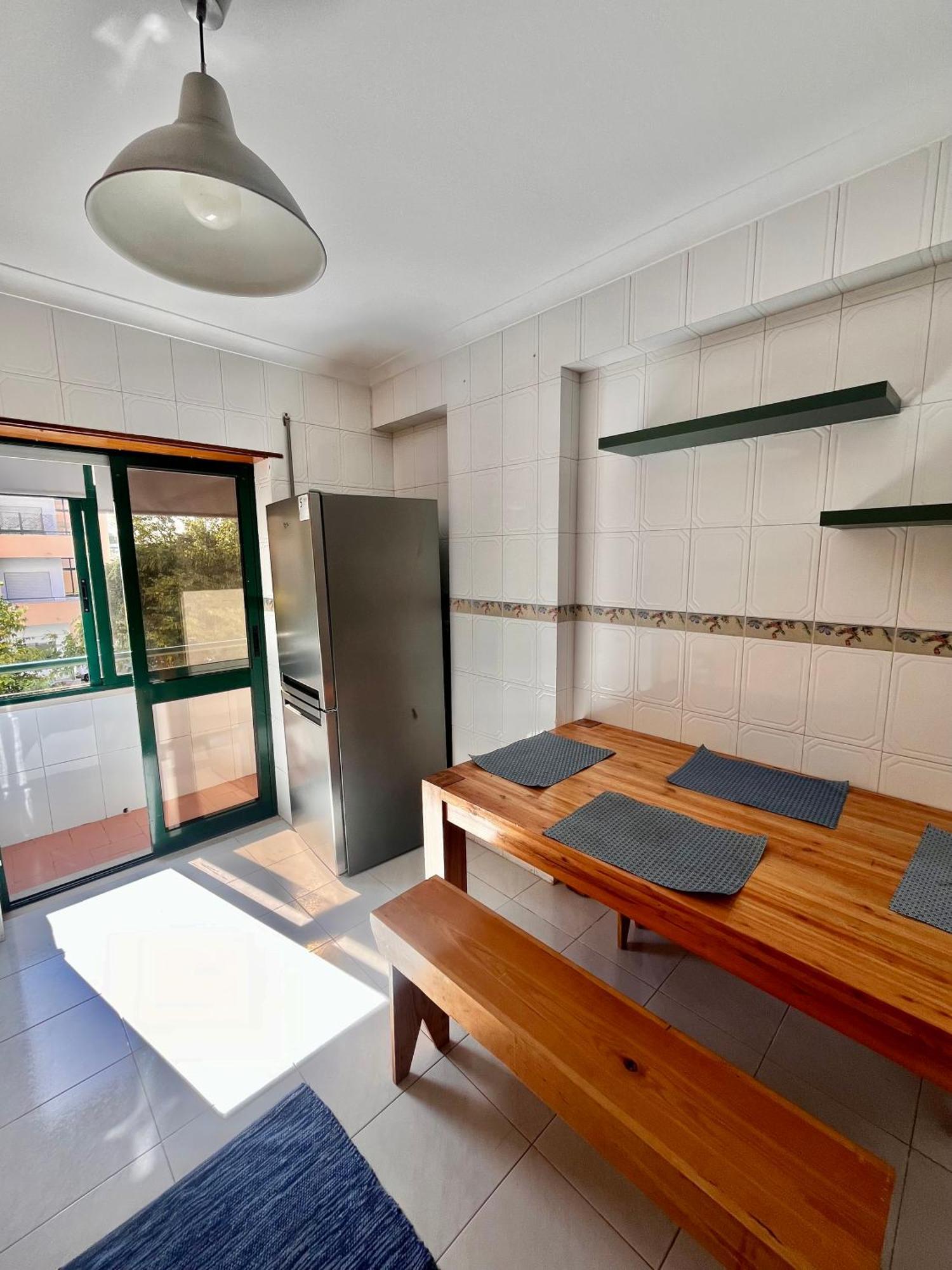 Quarto Boa Localizacao Com Cozinha E Casa De Banho Daire Caparica Dış mekan fotoğraf