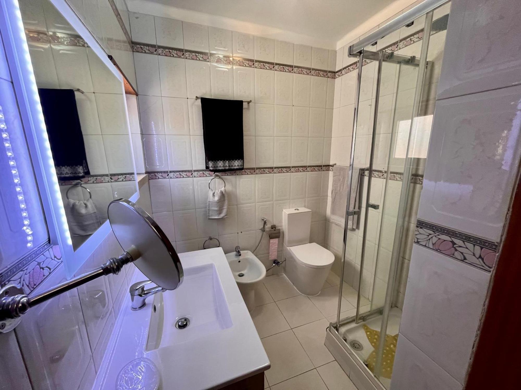 Quarto Boa Localizacao Com Cozinha E Casa De Banho Daire Caparica Dış mekan fotoğraf