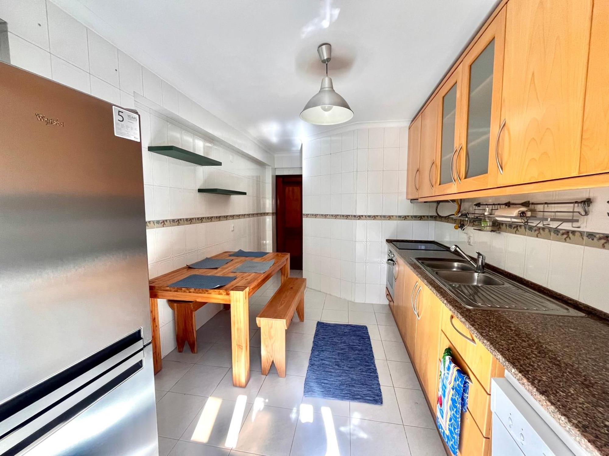 Quarto Boa Localizacao Com Cozinha E Casa De Banho Daire Caparica Dış mekan fotoğraf