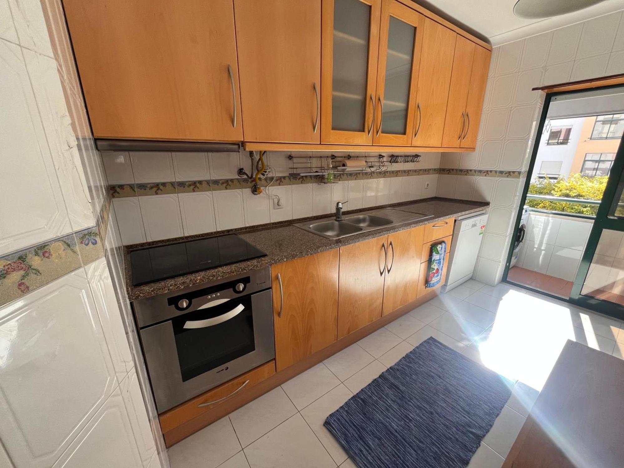 Quarto Boa Localizacao Com Cozinha E Casa De Banho Daire Caparica Dış mekan fotoğraf